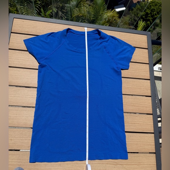💙 lululemon swiftly tech, short sleeve tee hip length blue size 6 - Picture 11 of 11